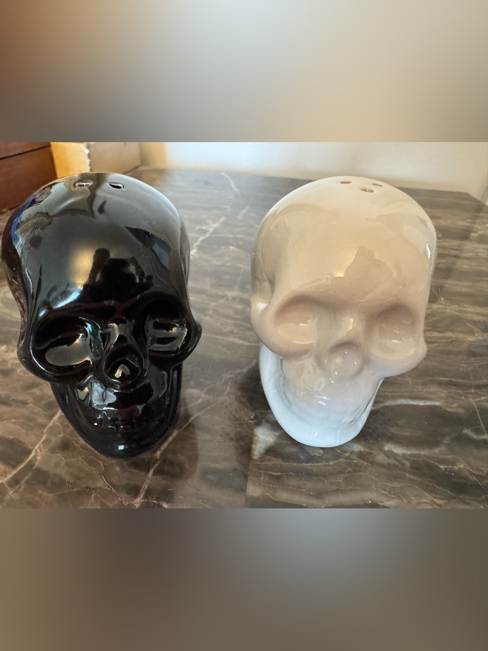 Skull salt and pepper shakers